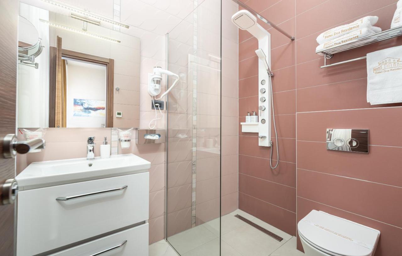 פורץ Hotel Dua Residence מראה חיצוני תמונה