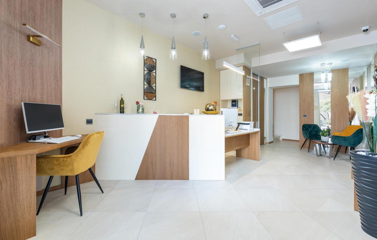 פורץ Hotel Dua Residence מראה חיצוני תמונה