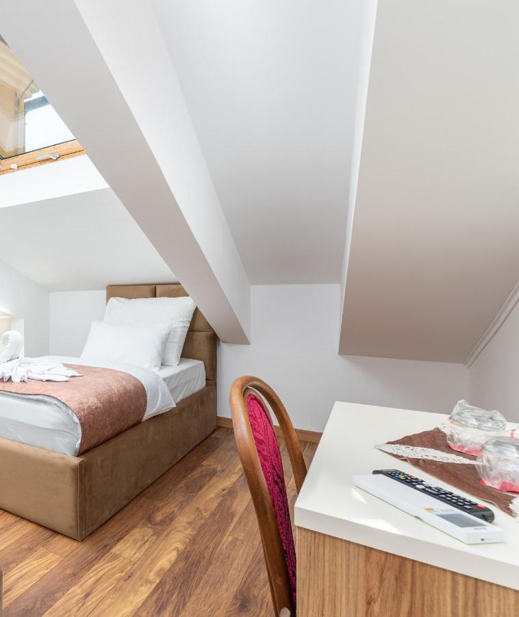 פורץ Hotel Dua Residence מראה חיצוני תמונה