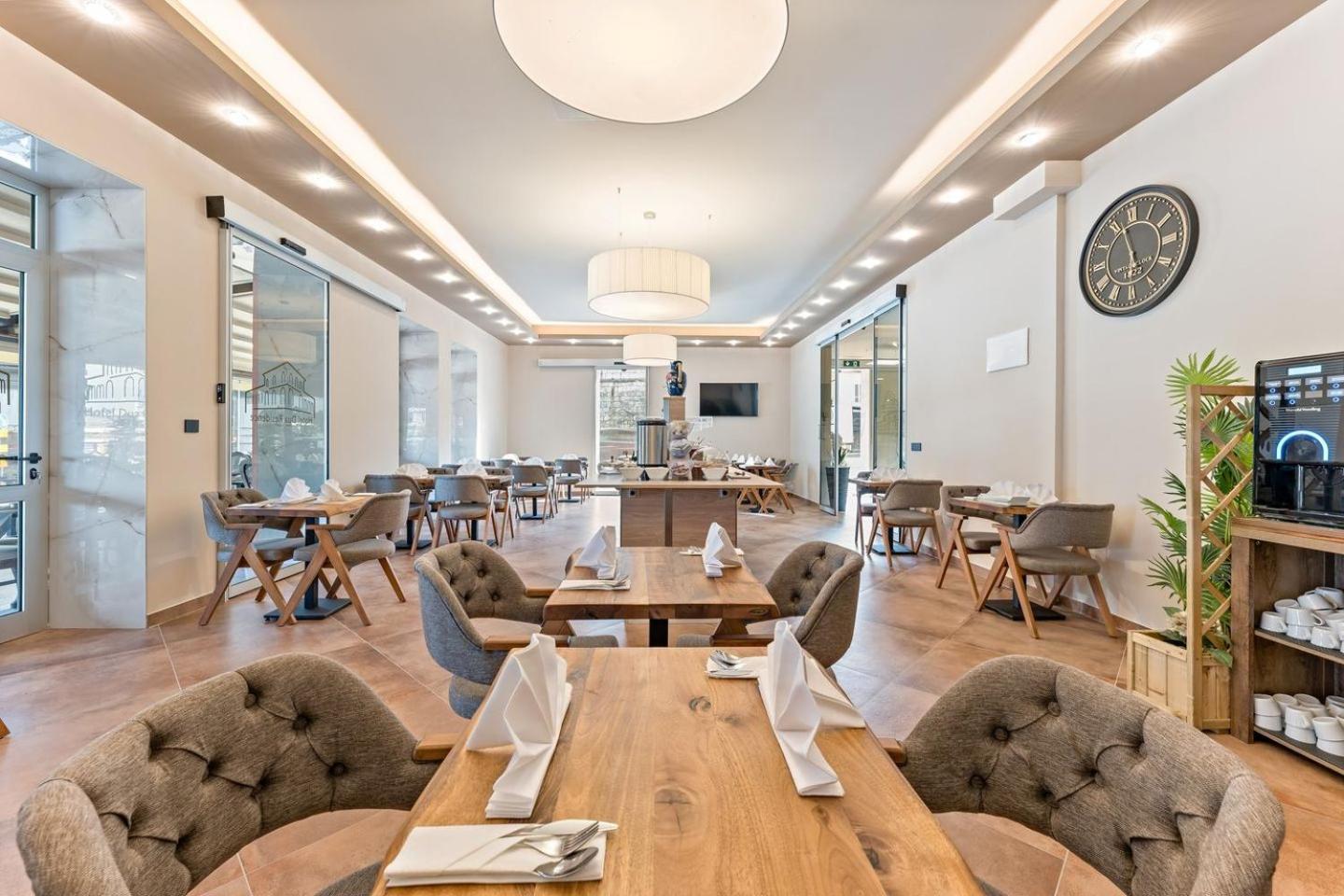 פורץ Hotel Dua Residence מראה חיצוני תמונה