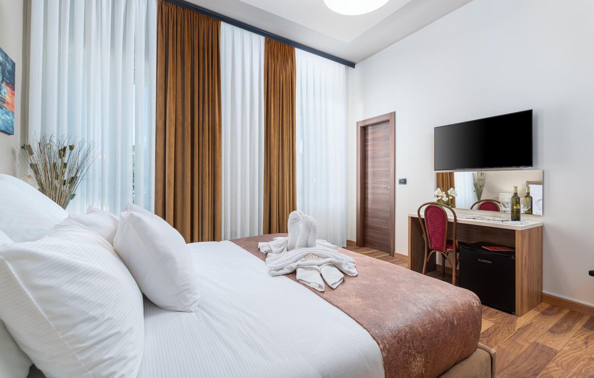 פורץ Hotel Dua Residence מראה חיצוני תמונה