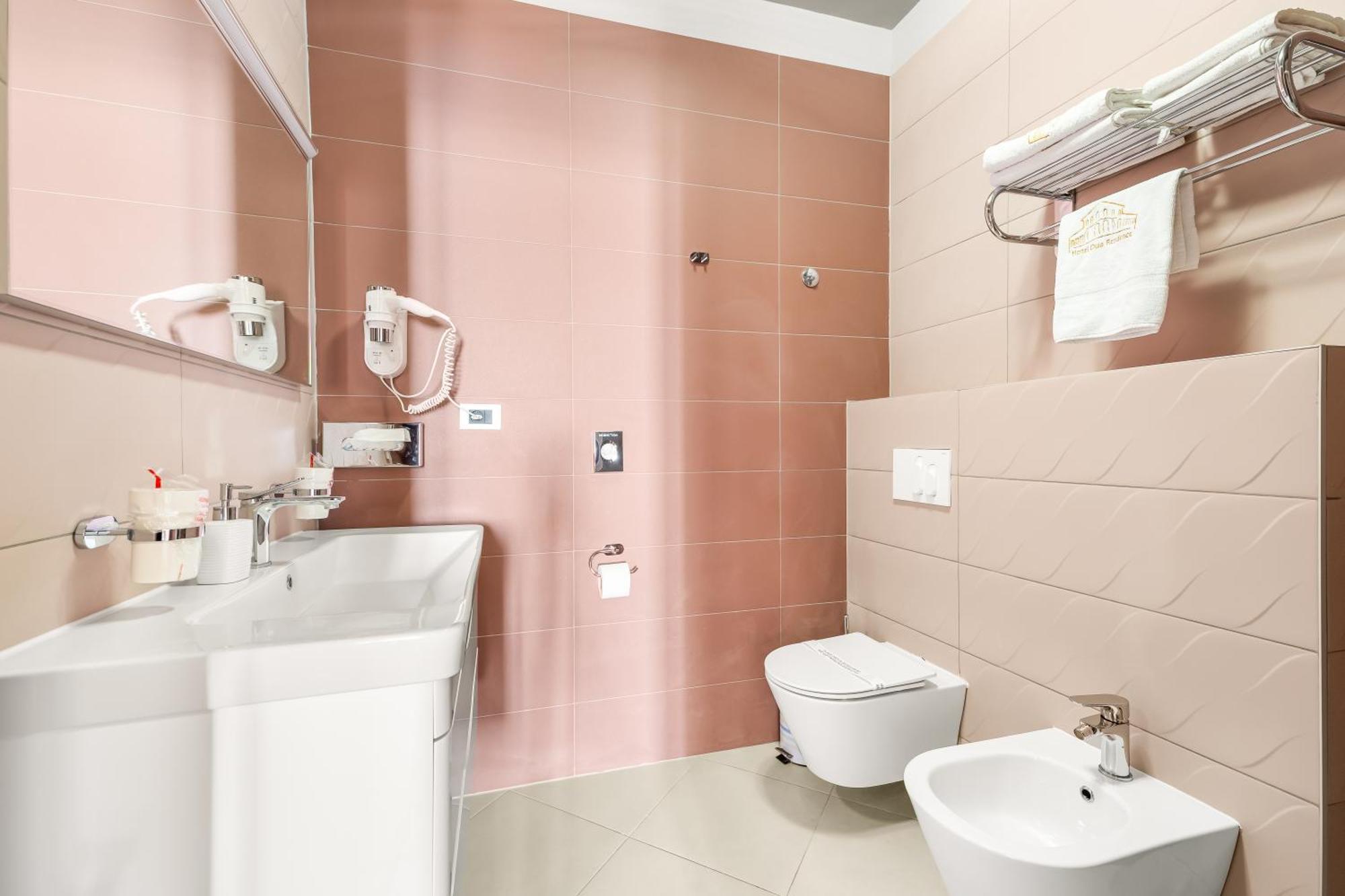 פורץ Hotel Dua Residence מראה חיצוני תמונה