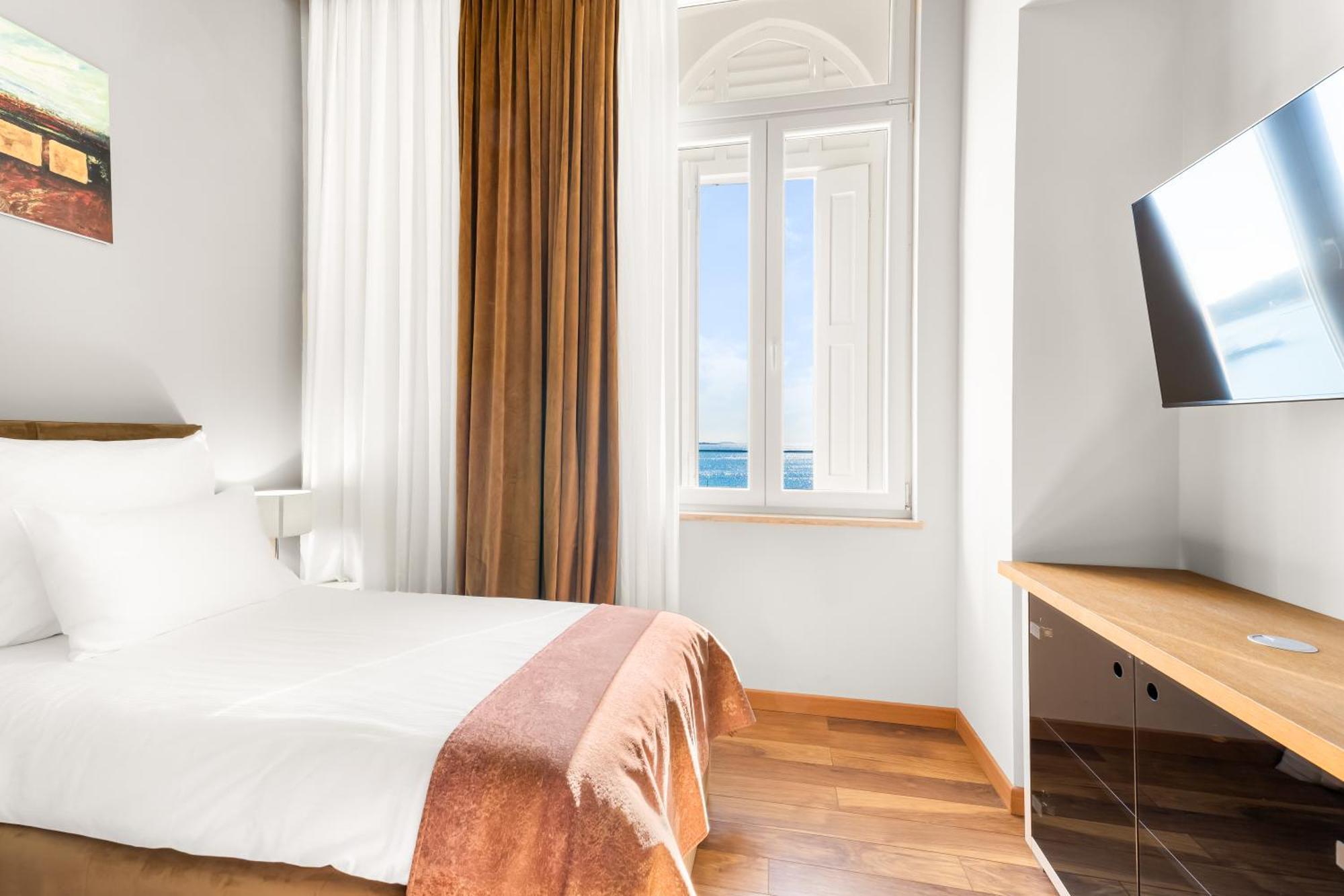 פורץ Hotel Dua Residence מראה חיצוני תמונה